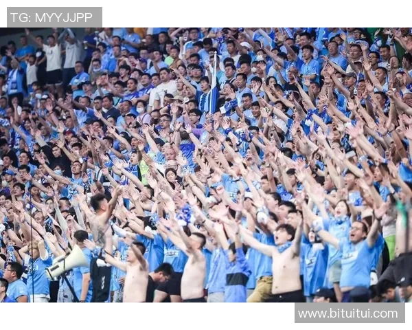 足球巨星情场受挫失恋风波引发球迷热议职业状态或受影响